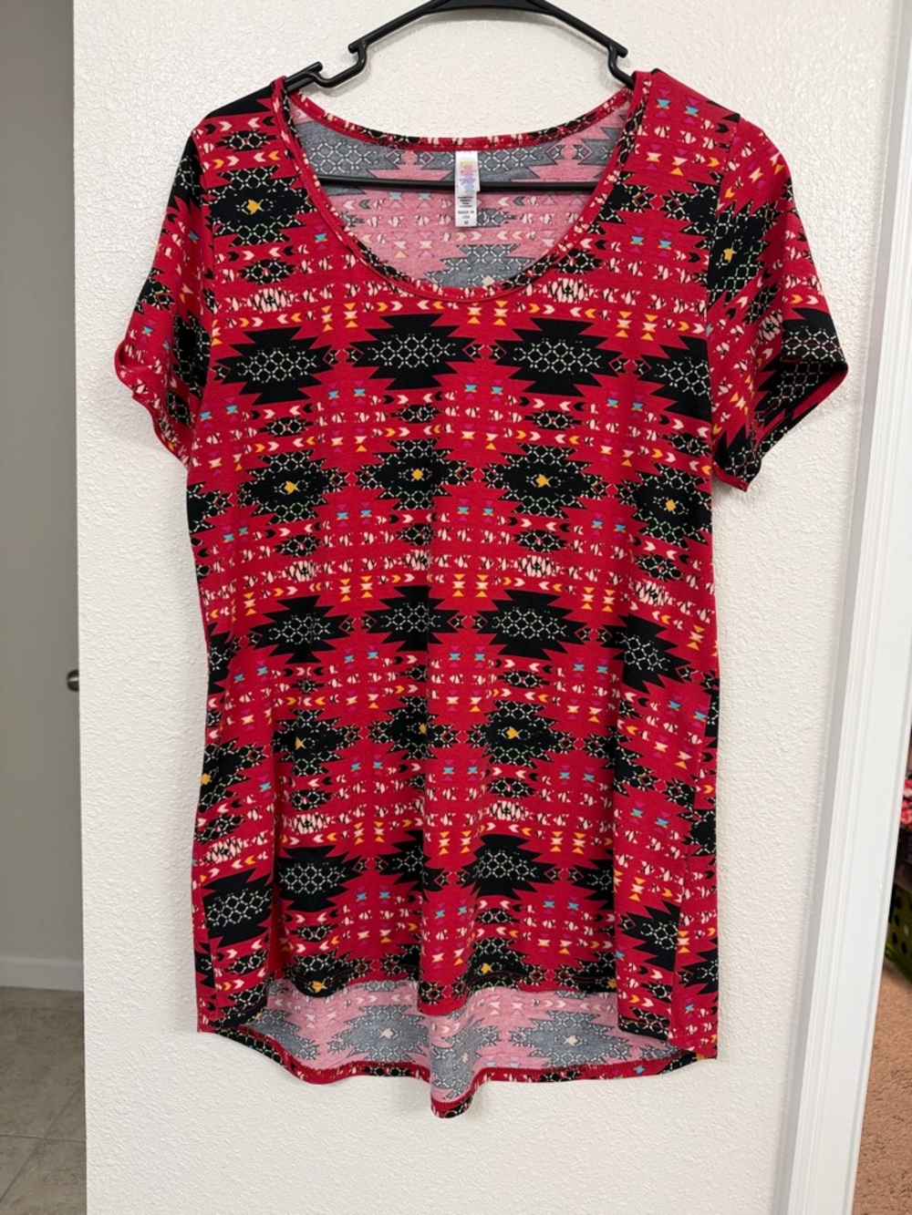 Women's Lularoe Red Patterned Short Sleeve Top